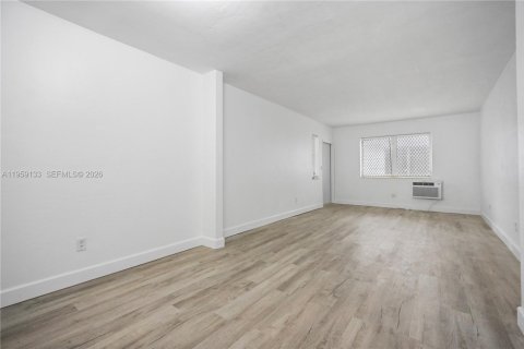 Villa ou maison à louer à Miami Beach, Floride: 2 chambres, 620.31 m2 № 2027686 - photo 8