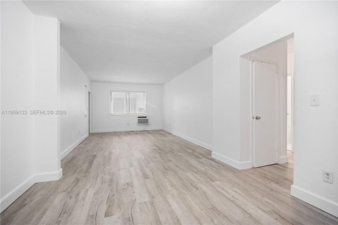 Villa ou maison à louer à Miami Beach, Floride: 2 chambres, 620.31 m2 № 2027686 - photo 6