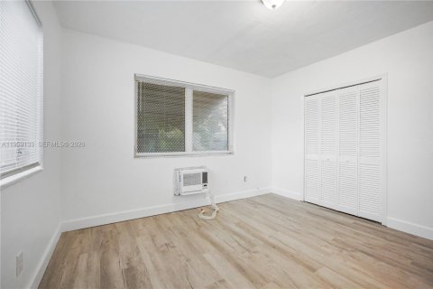 Villa ou maison à louer à Miami Beach, Floride: 2 chambres, 620.31 m2 № 2027686 - photo 28