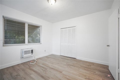 Villa ou maison à louer à Miami Beach, Floride: 2 chambres, 620.31 m2 № 2027686 - photo 27