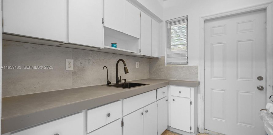 Villa ou maison à Miami Beach, Floride 2 chambres, 620.31 m2 № 2027686