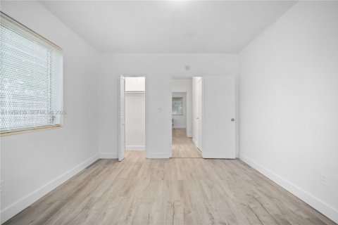 Villa ou maison à louer à Miami Beach, Floride: 2 chambres, 620.31 m2 № 2027686 - photo 22