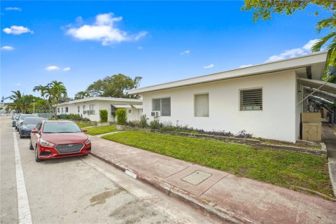 Villa ou maison à louer à Miami Beach, Floride: 2 chambres, 620.31 m2 № 2027686 - photo 4