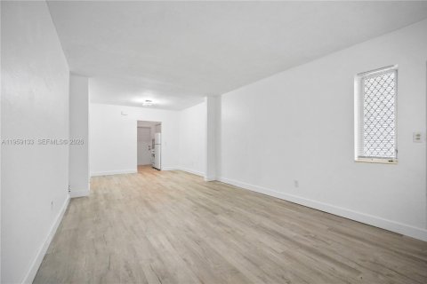 Villa ou maison à louer à Miami Beach, Floride: 2 chambres, 620.31 m2 № 2027686 - photo 11