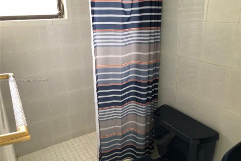 Condo in North Miami Beach, Florida, 2 bedrooms № 1707642 - photo 7