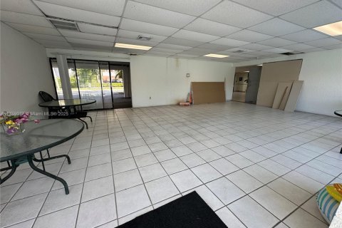 Condo in North Miami Beach, Florida, 2 bedrooms № 1707642 - photo 22