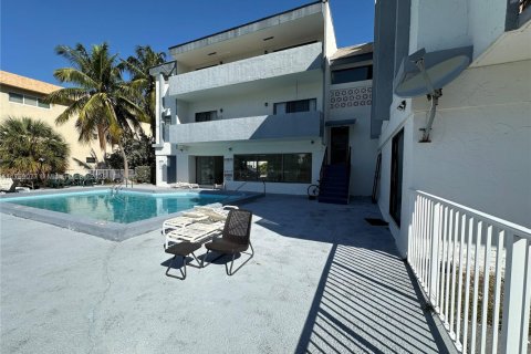 Condo in North Miami Beach, Florida, 2 bedrooms № 1707642 - photo 23
