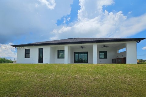 House in Cape Coral, Florida 4 bedrooms № 2080656 - photo 7