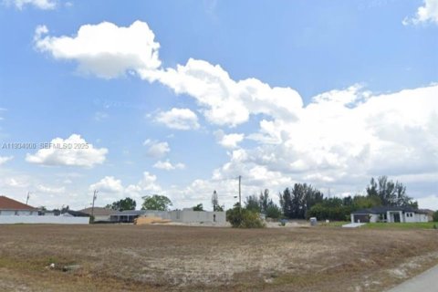 Terreno en venta en Cape Coral, Florida № 1992228 - foto 2