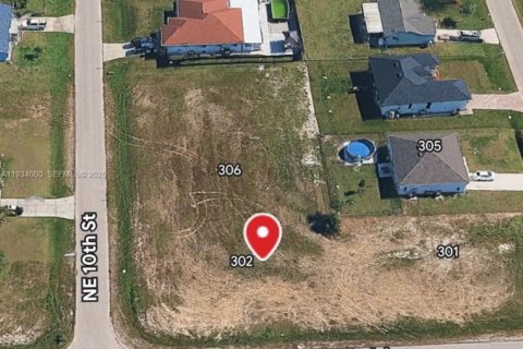 Terreno en venta en Cape Coral, Florida № 1992228 - foto 1