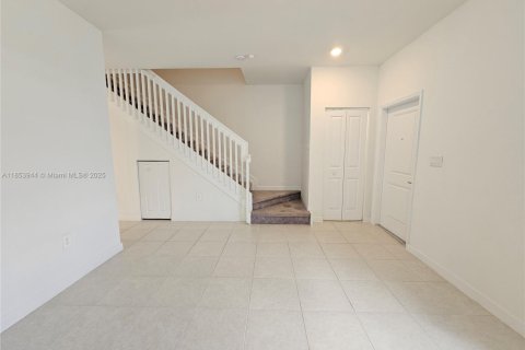 Townhouse in Homestead, Florida 3 bedrooms, 129.41 sq.m. № 1871758 - photo 2