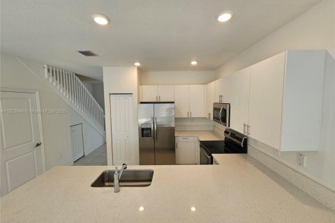 Townhouse in Homestead, Florida 3 bedrooms, 129.41 sq.m. № 1871758 - photo 8