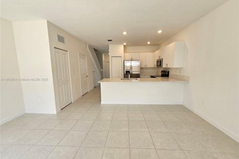 Townhouse in Homestead, Florida 3 bedrooms, 129.41 sq.m. № 1871758 - photo 6