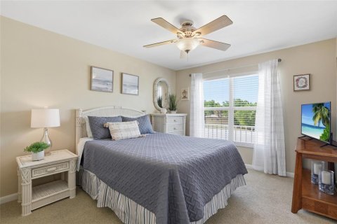 Condo in Cape Coral, Florida, 2 bedrooms № 2102800 - photo 22