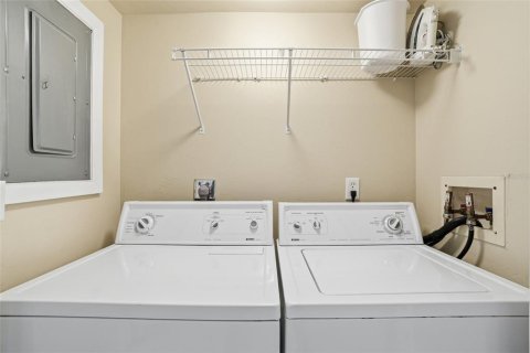 Condo in Cape Coral, Florida, 2 bedrooms № 2102800 - photo 25