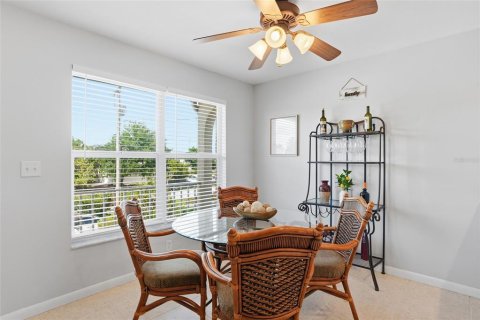 Condo in Cape Coral, Florida, 2 bedrooms № 2102800 - photo 13