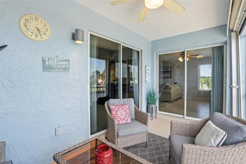 Condo in Cape Coral, Florida, 2 bedrooms № 2102800 - photo 29