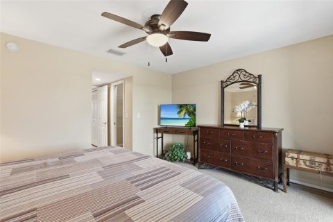 Condo in Cape Coral, Florida, 2 bedrooms № 2102800 - photo 18