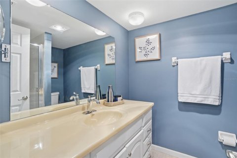 Condo in Cape Coral, Florida, 2 bedrooms № 2102800 - photo 19