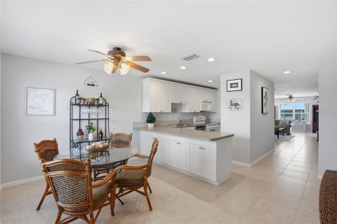 Condo in Cape Coral, Florida, 2 bedrooms № 2102800 - photo 15