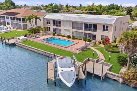 Condo à Cape Coral, Floride, 2 chambres  № 2102800