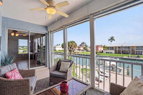 Condo in Cape Coral, Florida, 2 bedrooms № 2102800 - photo 28