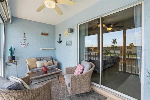 Condo in Cape Coral, Florida, 2 bedrooms № 2102800 - photo 26