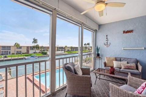 Condo in Cape Coral, Florida, 2 bedrooms № 2102800 - photo 27