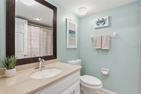 Condo in Cape Coral, Florida, 2 bedrooms № 2102800 - photo 24