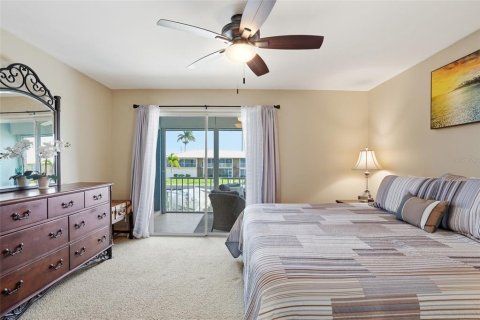 Condo in Cape Coral, Florida, 2 bedrooms № 2102800 - photo 16