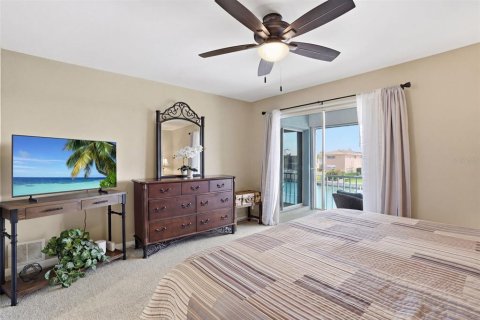 Condo in Cape Coral, Florida, 2 bedrooms № 2102800 - photo 17