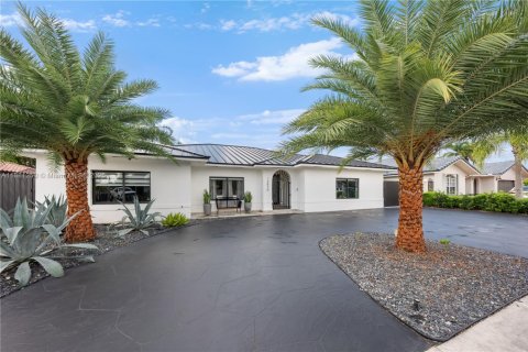 Casa en venta en Miami, Florida, 4 dormitorios, 209.03 m2 № 1977692 - foto 2