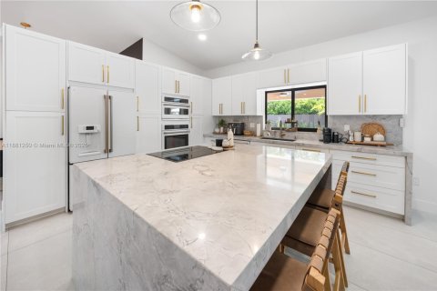 Casa en venta en Miami, Florida, 4 dormitorios, 209.03 m2 № 1977692 - foto 13