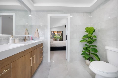 Casa en venta en Miami, Florida, 4 dormitorios, 209.03 m2 № 1977692 - foto 24
