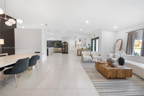 Casa en venta en Miami, Florida, 4 dormitorios, 209.03 m2 № 1977692 - foto 4