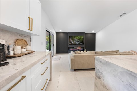 Casa en venta en Miami, Florida, 4 dormitorios, 209.03 m2 № 1977692 - foto 15