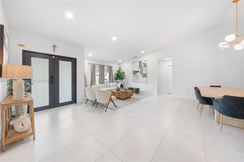 Casa en venta en Miami, Florida, 4 dormitorios, 209.03 m2 № 1977692 - foto 5