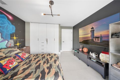 Casa en venta en Miami, Florida, 4 dormitorios, 209.03 m2 № 1977692 - foto 29