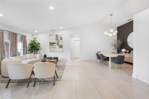 Casa en venta en Miami, Florida, 4 dormitorios, 209.03 m2 № 1977692 - foto 7