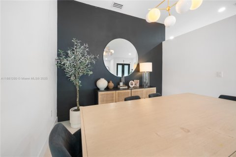 Casa en venta en Miami, Florida, 4 dormitorios, 209.03 m2 № 1977692 - foto 12