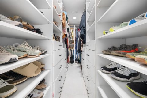 Casa en venta en Miami, Florida, 4 dormitorios, 209.03 m2 № 1977692 - foto 26