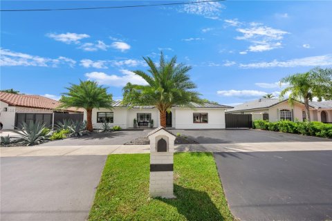 Villa ou maison à Miami, Floride 4 chambres, 209.03 m2 № 1977692