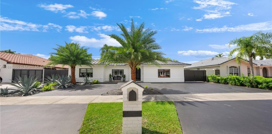 Casa en Miami, Florida 4 dormitorios, 209.03 m2 № 1977692