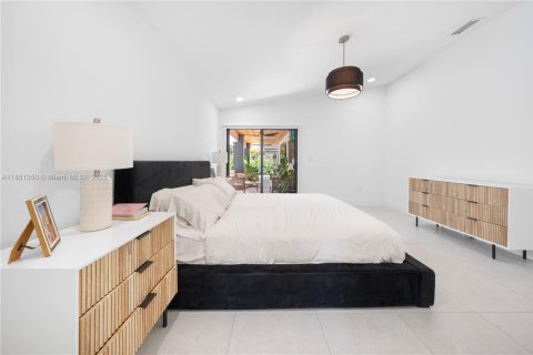 Casa en venta en Miami, Florida, 4 dormitorios, 209.03 m2 № 1977692 - foto 19