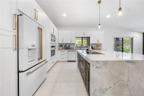 Casa en venta en Miami, Florida, 4 dormitorios, 209.03 m2 № 1977692 - foto 16
