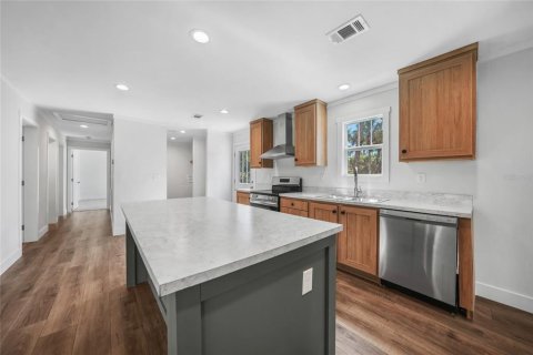 House in Port Charlotte, Florida 3 bedrooms, 134.43 sq.m. № 1894363 - photo 5