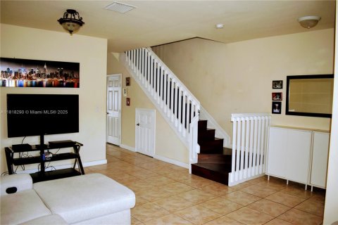 House in Hialeah, Florida 3 bedrooms, 143.53 sq.m. № 1775266 - photo 2