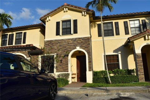 House in Hialeah, Florida 3 bedrooms, 143.53 sq.m. № 1775266 - photo 1