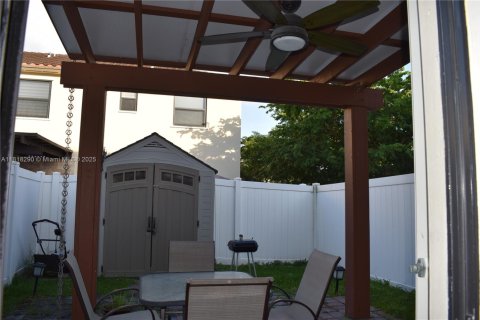 House in Hialeah, Florida 3 bedrooms, 143.53 sq.m. № 1775266 - photo 5