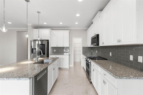 Casa en alquiler en Wesley Chapel, Florida, 3 dormitorios, 242.1 m2 № 1904461 - foto 4